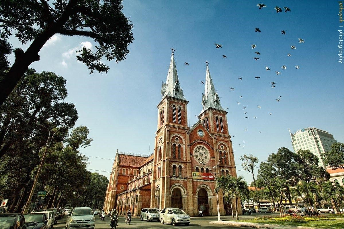 Nhà thờ Đức Bà - kinh nghiệm du lịch Hồ Chí Minh nên đi đâu